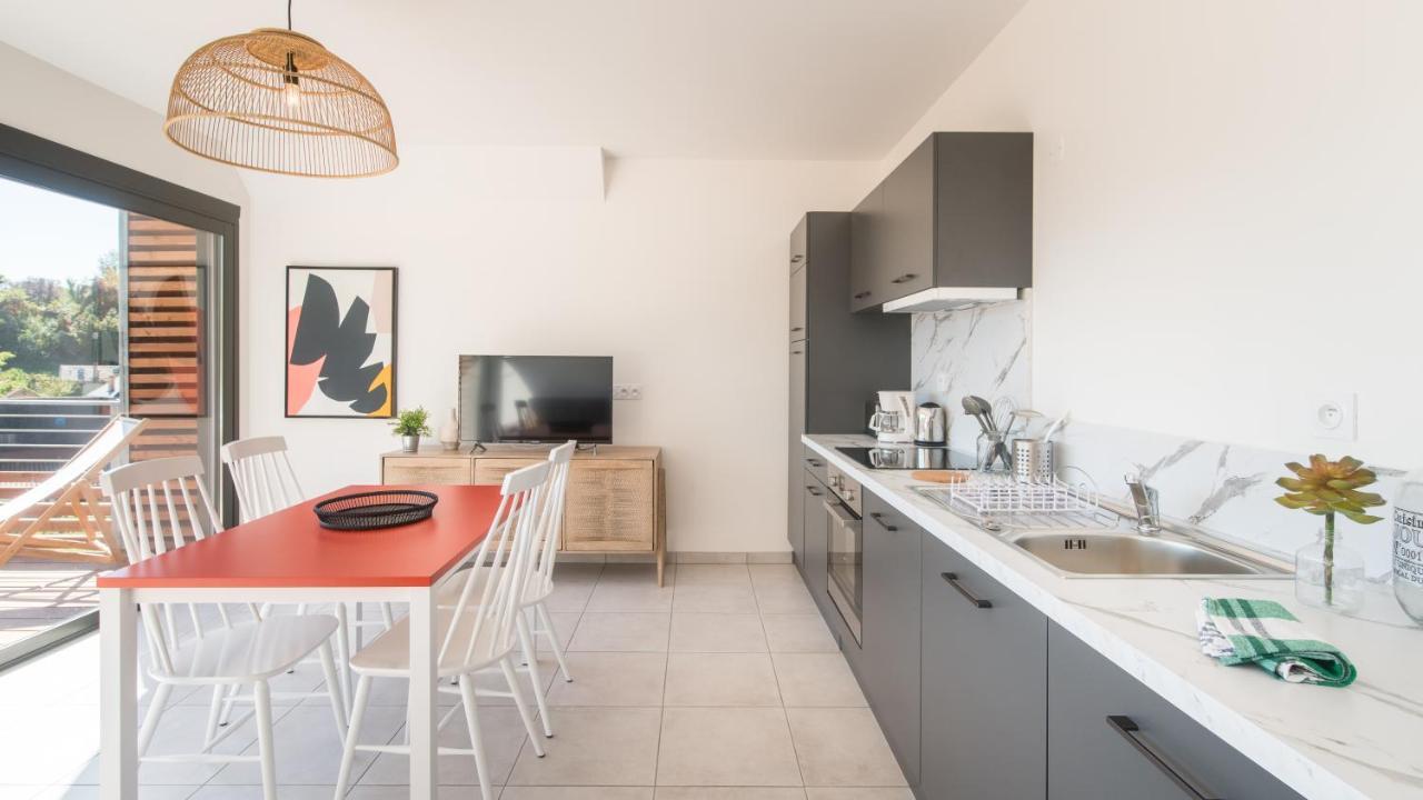 "Le Soleil Levant" Avec Balcon Et Parking Prive, 2 Adultes Et 1 Enfant Sarlat-la-Canéda Exterior photo